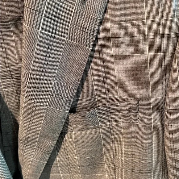 Like New Brooks Brothers regent fit 1818 suit 100% wool 44L 38W
